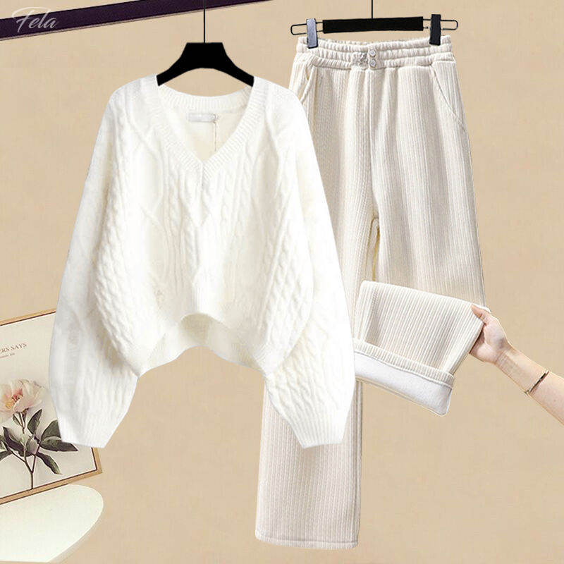 ホワイト／セーター＋アイボリー／パンツ